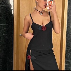 Sandy Liang Warton skirt! Sz 12, low waisted, side slit with rosette, very sexy